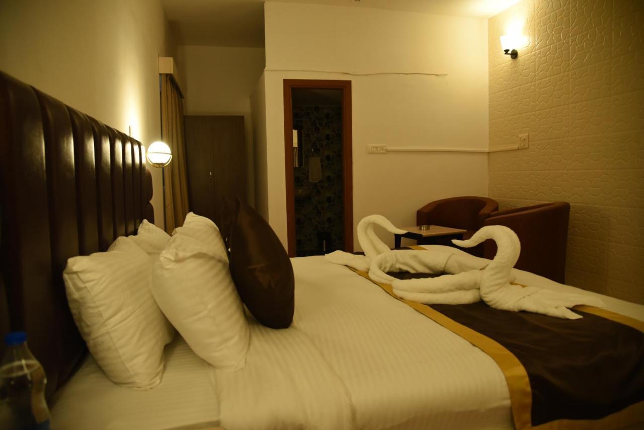 Clarissa Resort Goa Saligao Exteriör bild